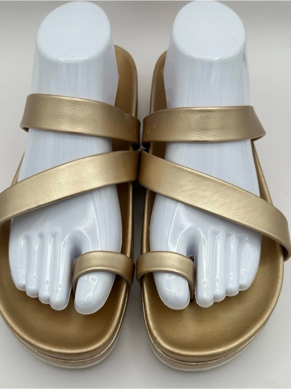 J/ Slides Rihanna Size 9 Flat Toe LooWomen's Metallic Gold Strappy Slide Sandals